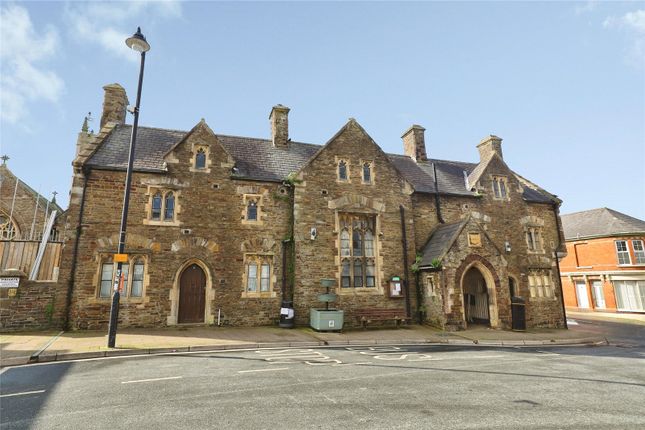 5 bed property, in The Square, £250,000
