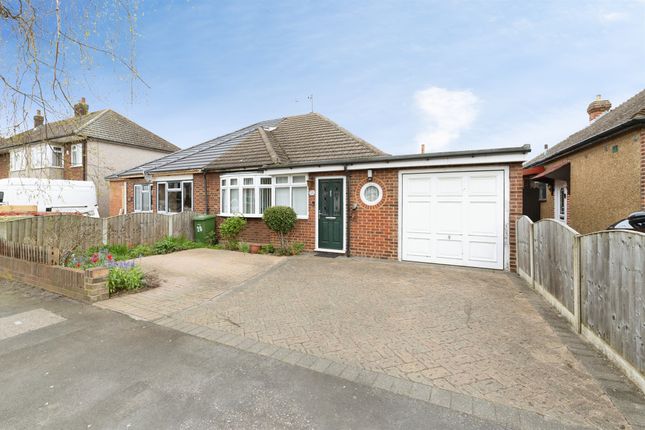 2 bed property, in Warwick Road, £400,000
