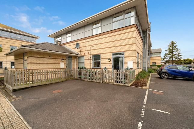 1 bed property, in Trego House, £150,000