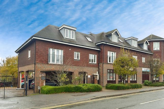 2 bed property, in Martlet Court, £230,000