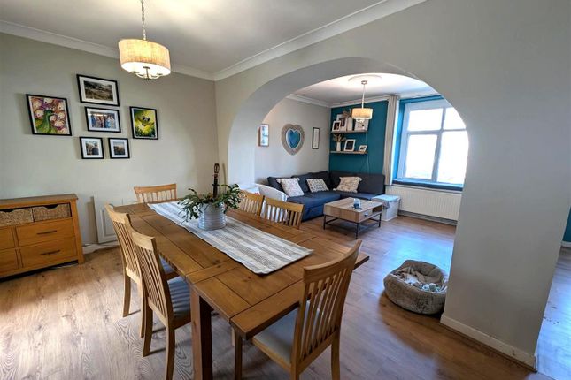 3 bed property, in Borough Road, £215,000