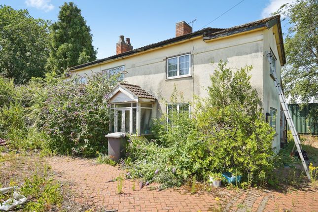 3 bed property, in Tamworth Road, £225,000