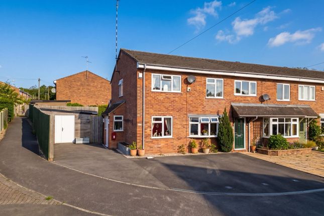 4 bed property, in Duttons Close, £350,000