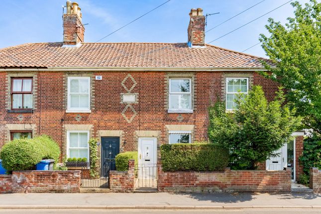 2 bed property, in City Road, £240,000