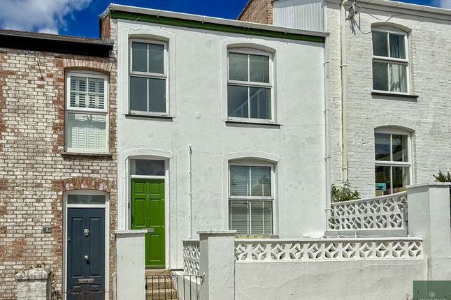 2 bed property, in Compton Terrace, £239,950