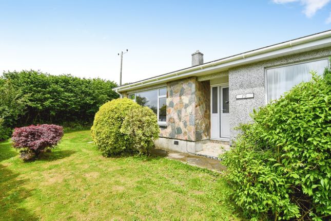 2 bed property, in Caradon Close, £300,000