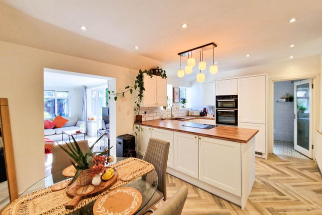 2 bed property, in Samuel Road, £450,000