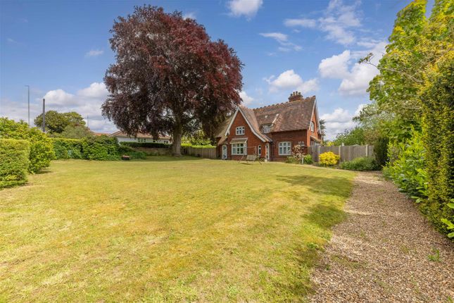 4 bed property, in Thunder Lane, £650,000