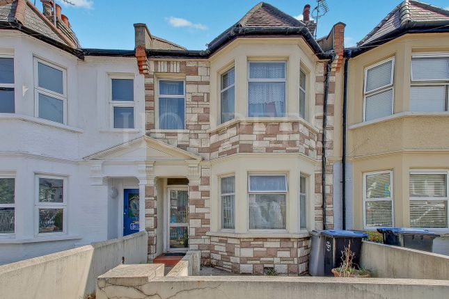 3 bed property, in Oldfield Road, £580,000
