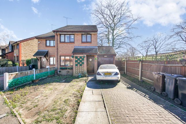 3 bed property, in Waterside Close, £500,000