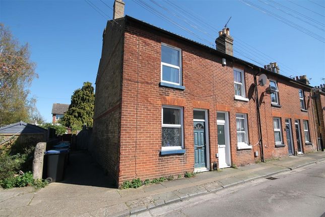 2 bed property, in Ada Road, £275,000