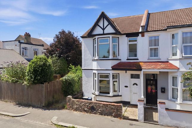 3 bed property, in Southview Drive, £375,000