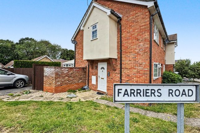 2 bed property, in Farriers Road, £250,000