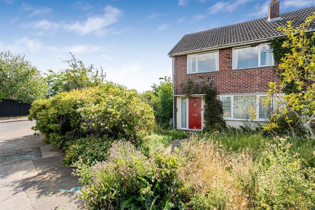 3 bed property, in Orchard Way, £370,000