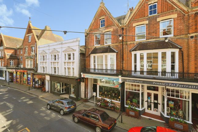 2 bed property, in South Street, £220,000