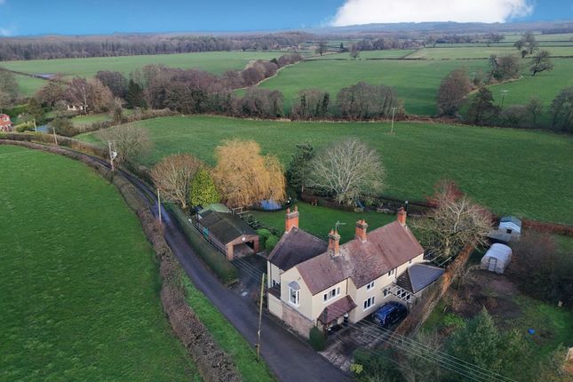 5 bed property, in Quarry Heath, £775,000