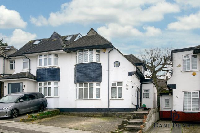 3 bed property, in Warwick Avenue, £740,000