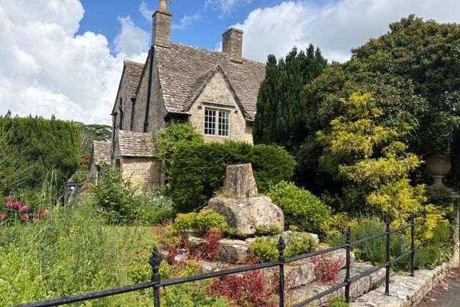 3 bed property, in Hatherop, £280,000
