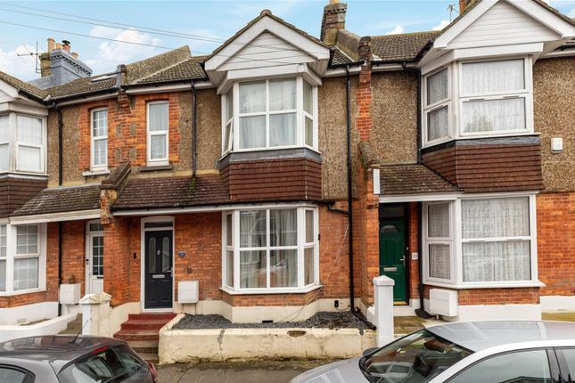 3 bed property, in Silverlands Road, £335,000