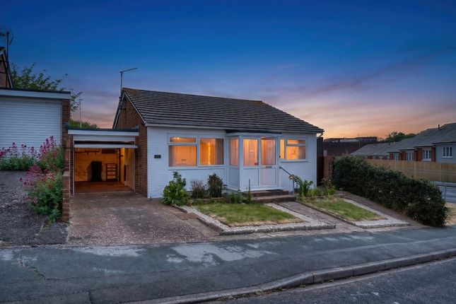 2 bed property, in Magpie Road, £280,000