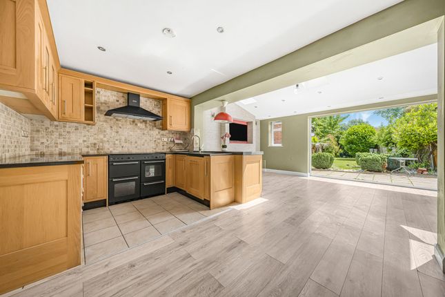 4 bed property, in Worton Road, £675,000