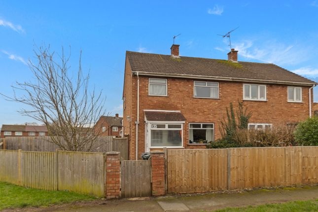 3 bed property, in Moat Crescent, £240,000