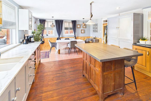 6 bed property, in Willand Old Village, £750,000