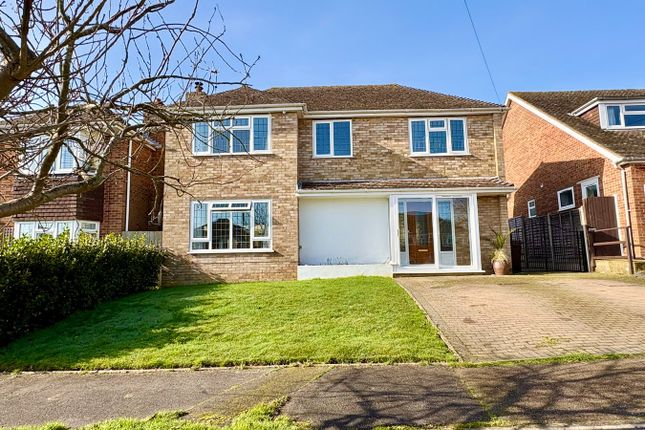 4 bed property, in The Spinney, £500,000