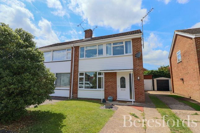 3 bed property, in Stuart Close, £350,000