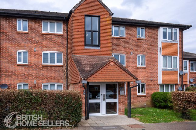 1 bed property, in Atterbury Close, £220,000