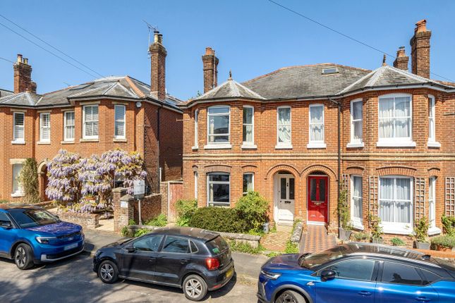 4 bed property, in Arthur Road, £900,000
