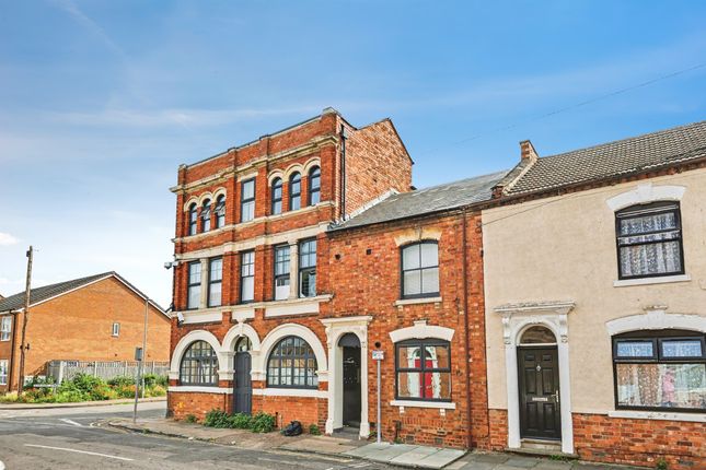 2 bed property, in Palmerston Road, £140,000