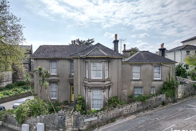 5 bed property, in Vansittart Road, £299,950