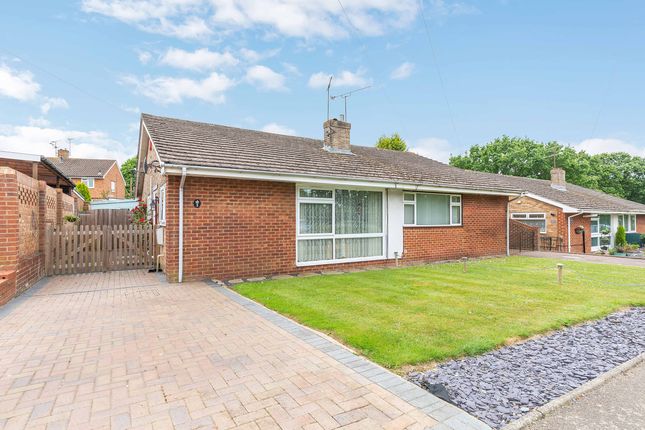 2 bed property, in Amberley Close, £400,000