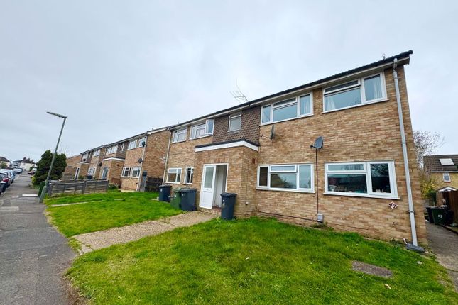 2 bed property, in Badger Close, £220,000