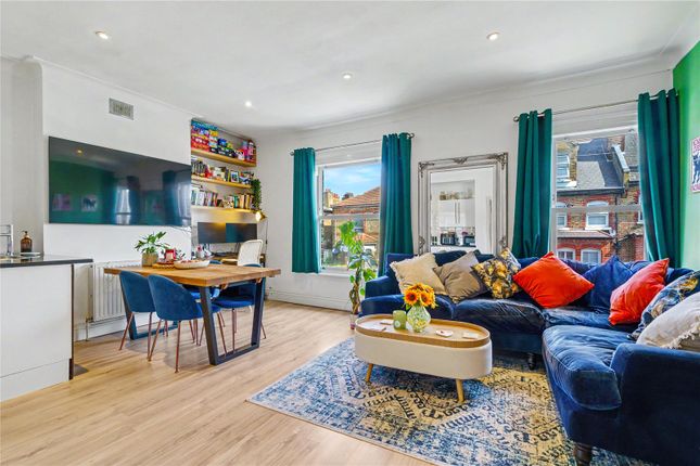 2 bed property, in Fernlea Road SW12, £625,000