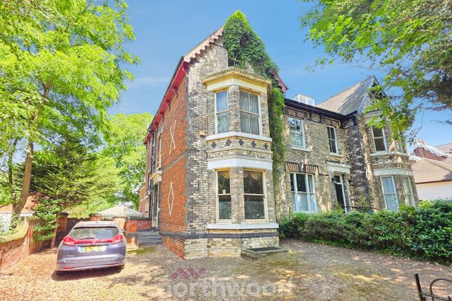 4 bed property, in Avenue Road, £350,000