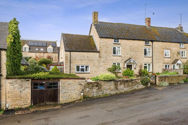 3 bed property, in Mill End, £610,000