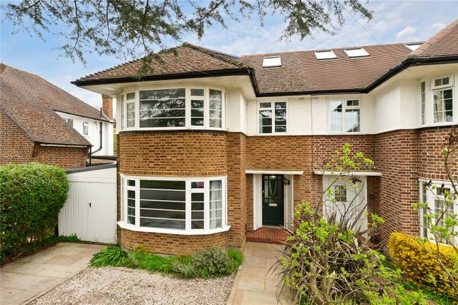 4 bed property, in Thistledene, £1,200,000