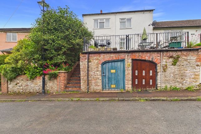 3 bed property, in Bury Bar, £160,000