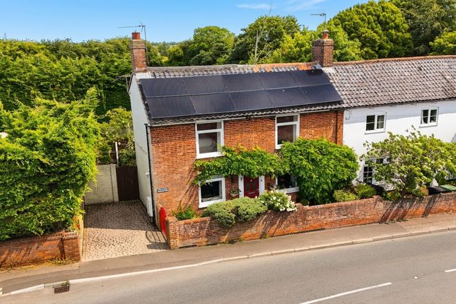 2 bed property, in Yarmouth Road, £275,000