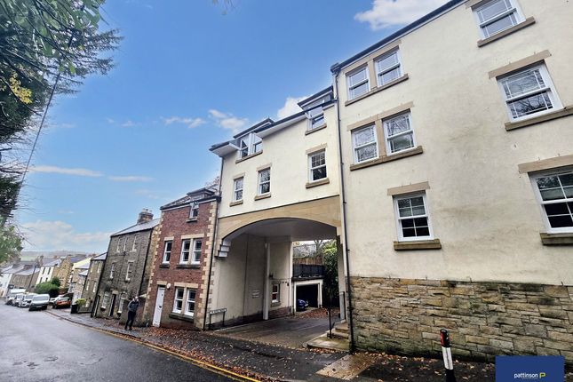 2 bed property, in Kings Mews, £115,000
