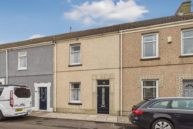 2 bed property, in Catherine Street, £125,000