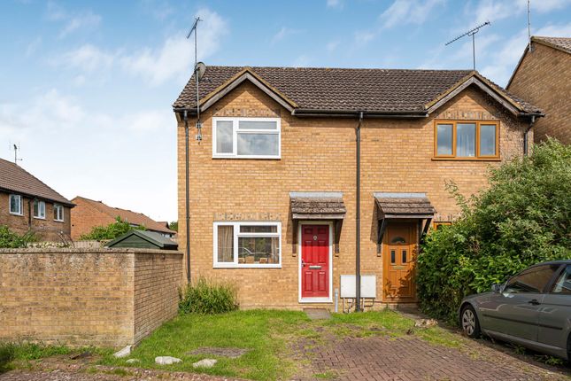 2 bed property, in Beehive Close, £245,000