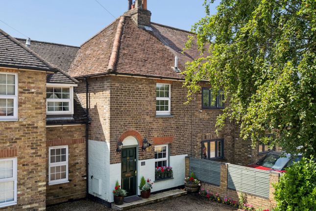 3 bed property, in Pleasant Cottages, £575,000