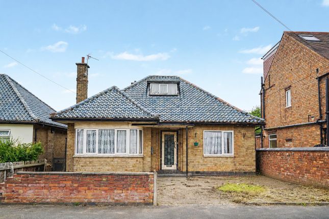 2 bed property, in Trowell Grove, £200,000