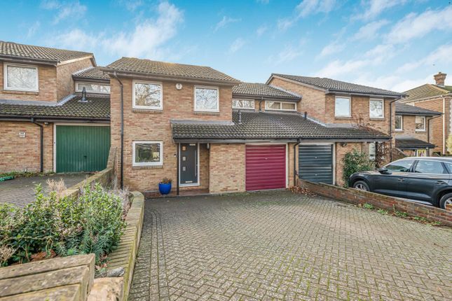 5 bed property, in Foxgrove Road, £825,000