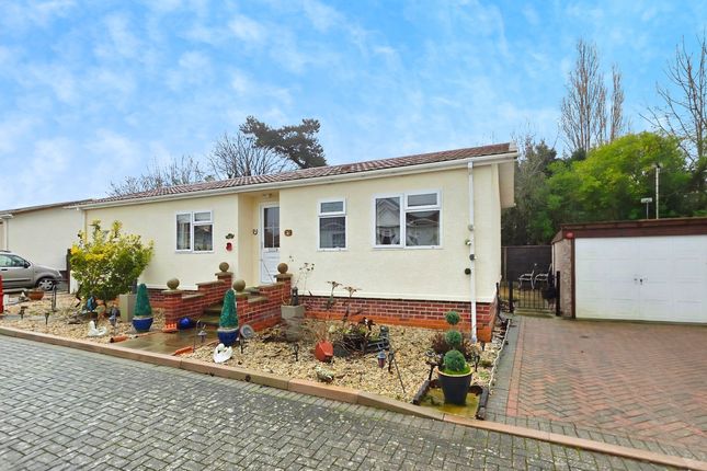 2 bed property, in Priory Park, £120,000