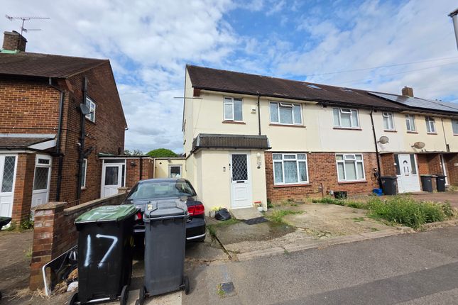 3 bed property, in Cades Close, £350,000