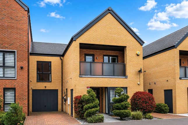 4 bed property, in Holmesley Road, £725,000